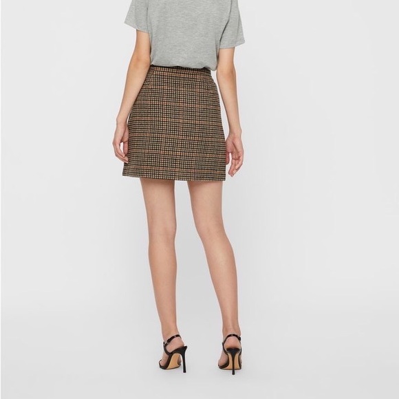 Vero Moda wool skirt with pockets. - Picture 3 of 6